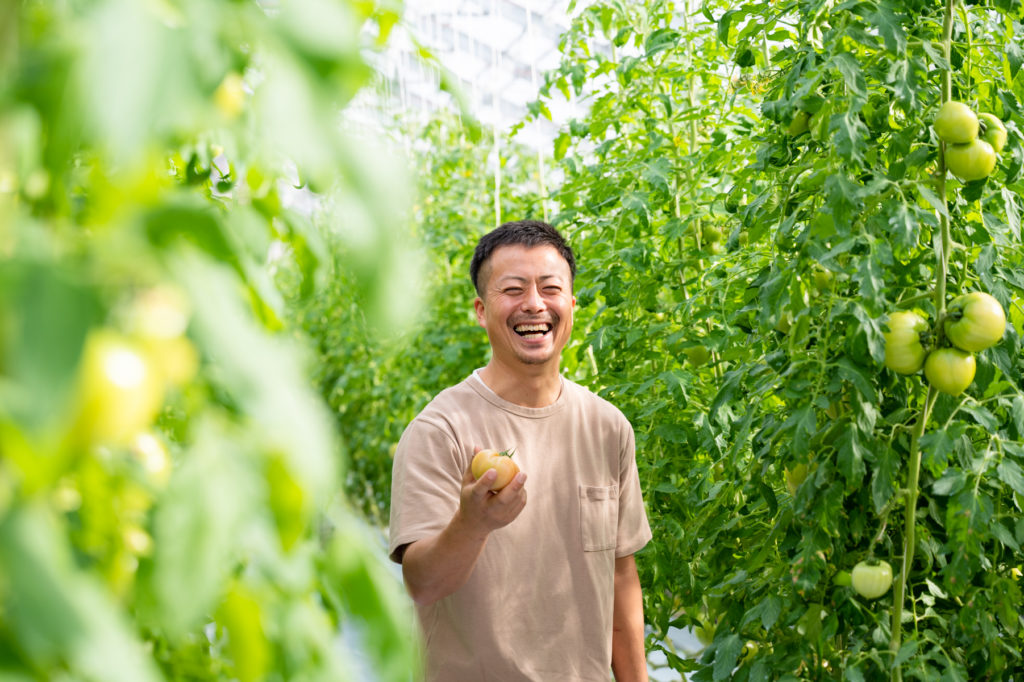 百の笑顔で 農業のイメージを変える | NEST INN OBAMA